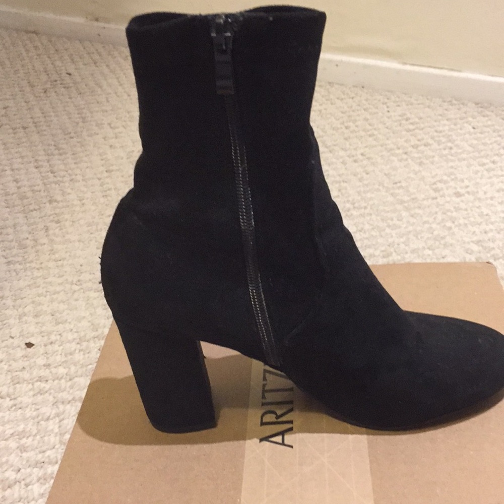 Short black boots